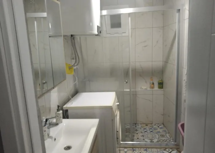 Apartman Yalikavakta Muhtesem Deniz Manzarali Bahceli *